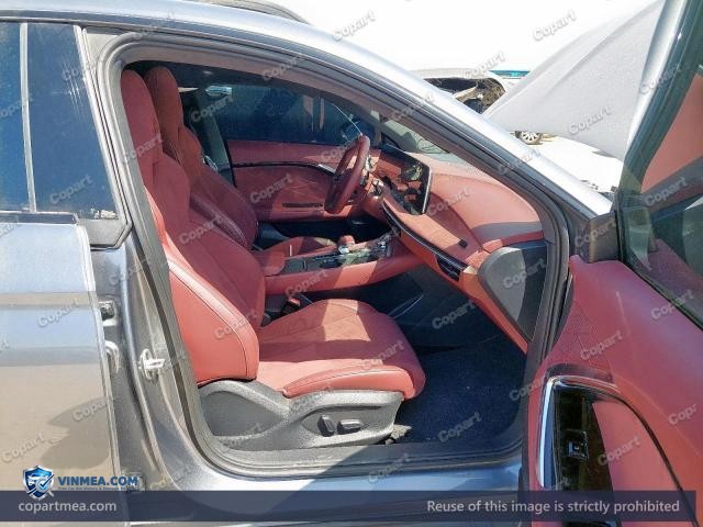 Auction photo